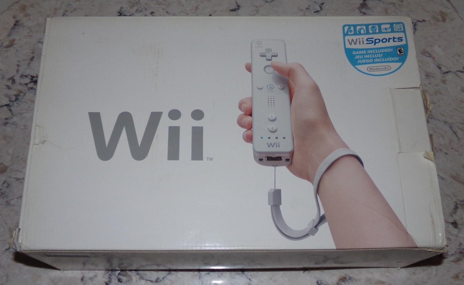 Nintendo Wii Sports Disc White Game Console Box 1 Remote 2 Nunchuck Sensor Bar
