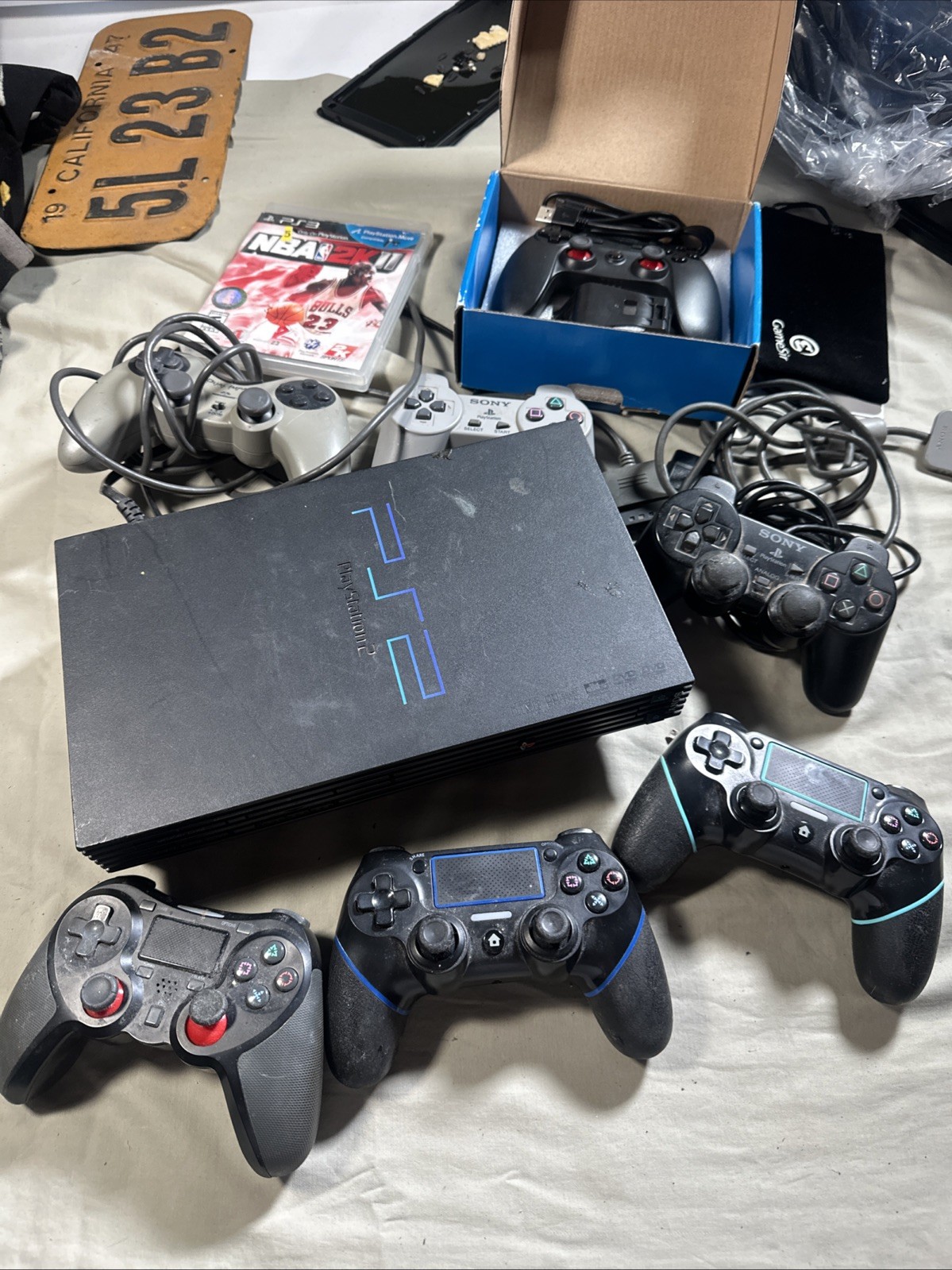Sony PlayStation 2 Lot Console 7 controllers + cables PS2 & NBA 2k11