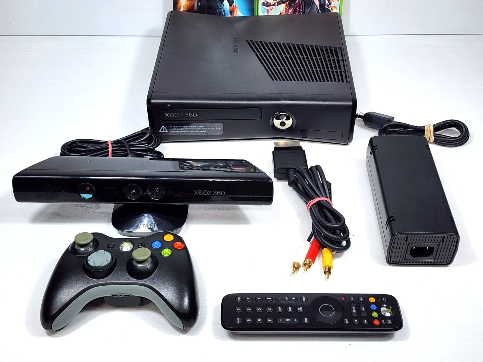 Microsoft Xbox 360 S 4GB Console (1439) Kinect Bundle! │ Tested & Works w/ Games